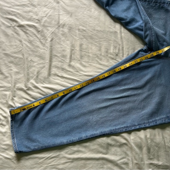 American Eagle Lightly Distressed Stretch Curvy Mom Jean | Size 14 SHORT - Picture 16 of 16